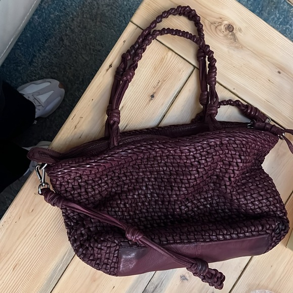 Perfect color of burgundy leather bag. Made in India - Picture 6 of 7